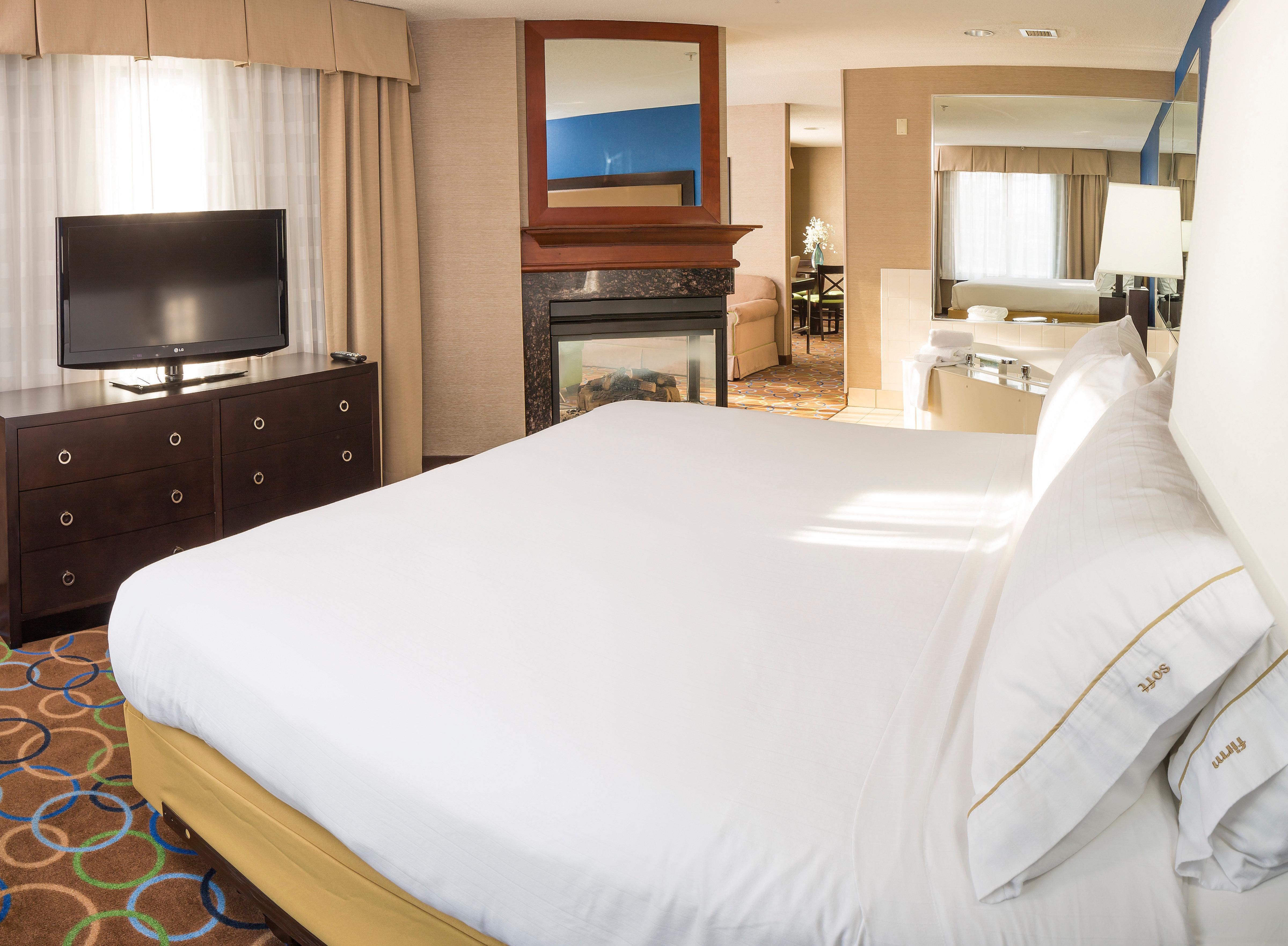 Holiday Inn Express Hotel & Suites Manchester - Airport By Ihg Exterior photo