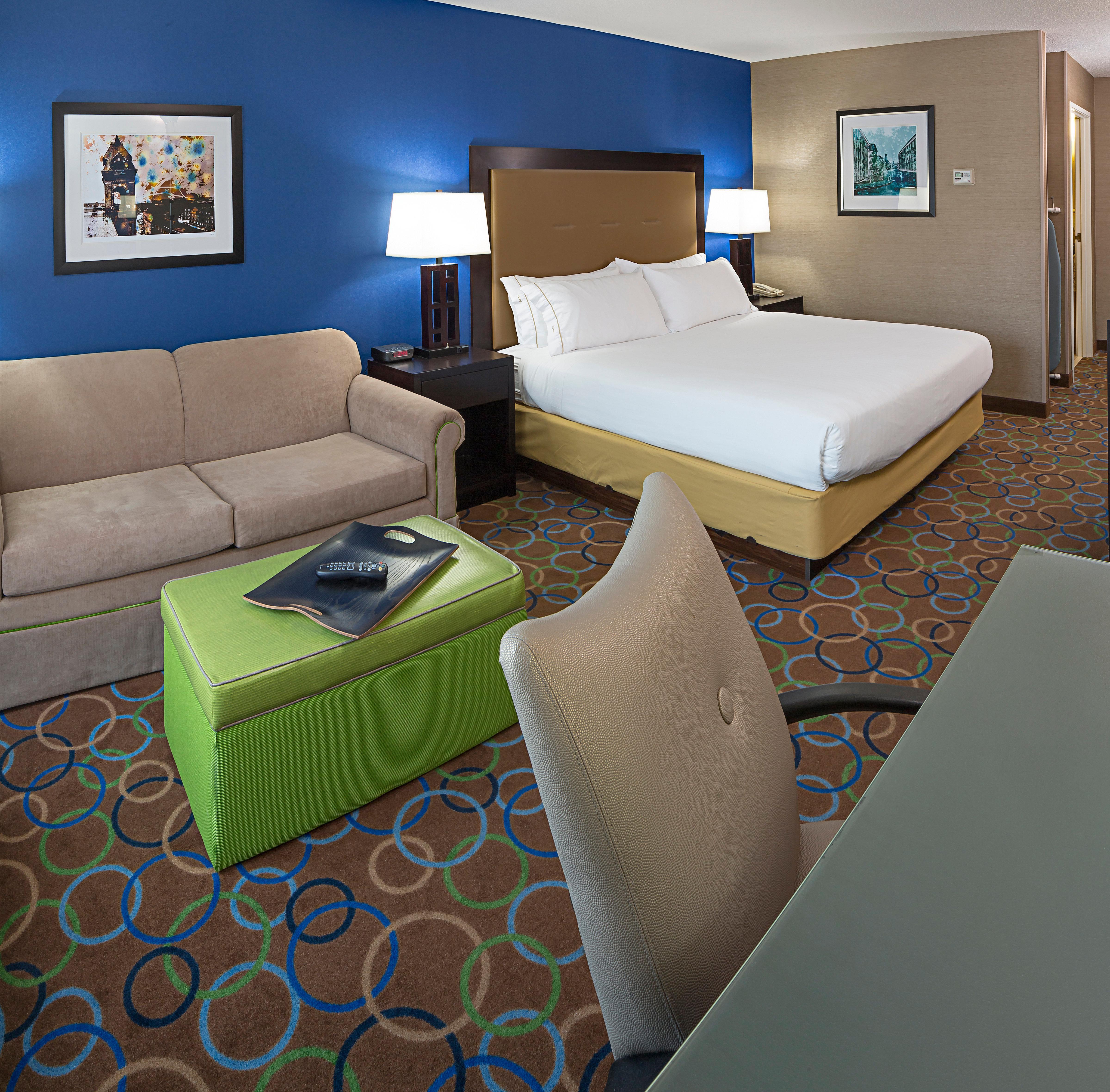 Holiday Inn Express Hotel & Suites Manchester - Airport By Ihg Exterior photo